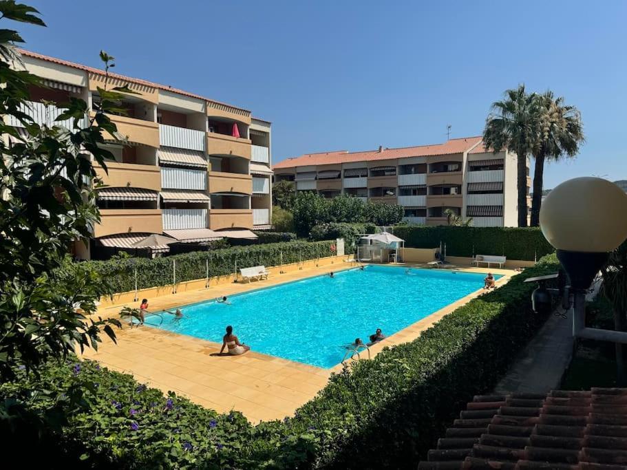 Appart Cosy, Piscine, Clim, Parking Prive - Proche Plage - Arrivee Autonome - Lit Queen Size La Seyne-sur-Mer Ngoại thất bức ảnh